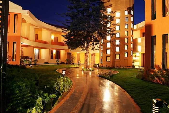 Sahil Sarovar Portico Lonavala Exterior foto