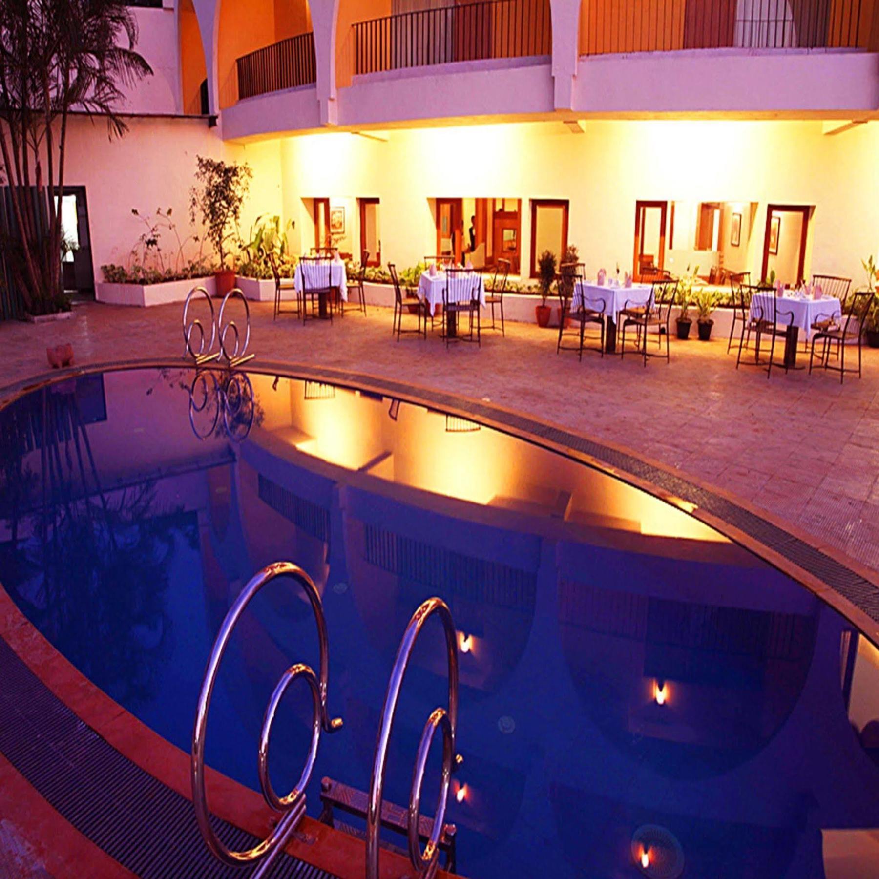 Sahil Sarovar Portico Lonavala Exterior foto